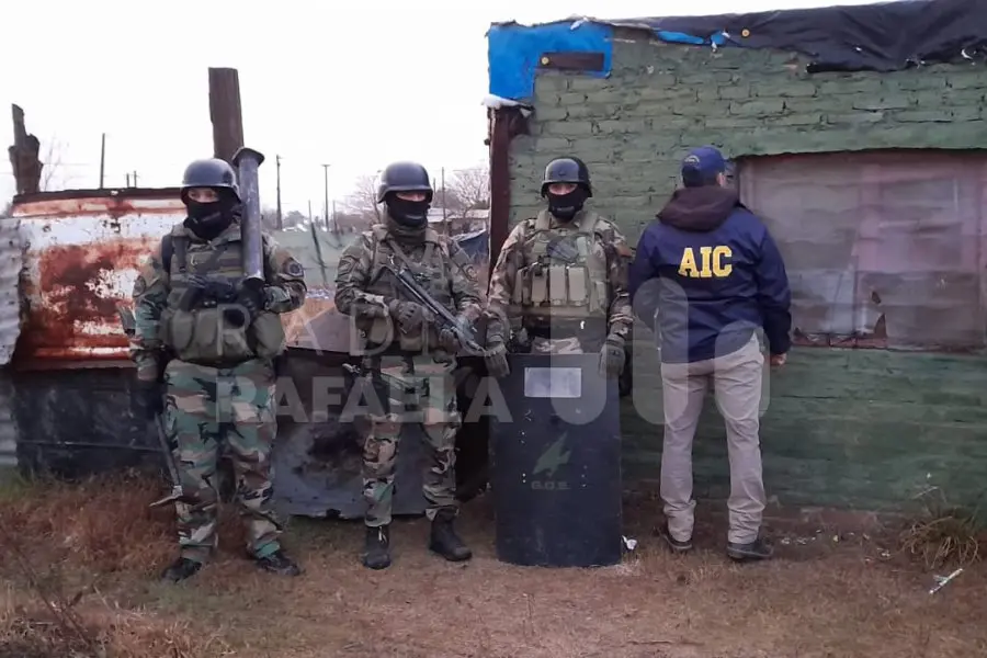 Tras tres allanamientos en Santo Tomé, la AIC detuvo a un hombre por un homicidio