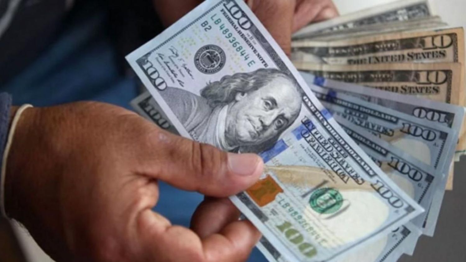 URGEN CRÉDITOS EN DÓLARES para recuperar sector financiero y estimular el consumo