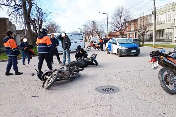 Motociclistas heridos