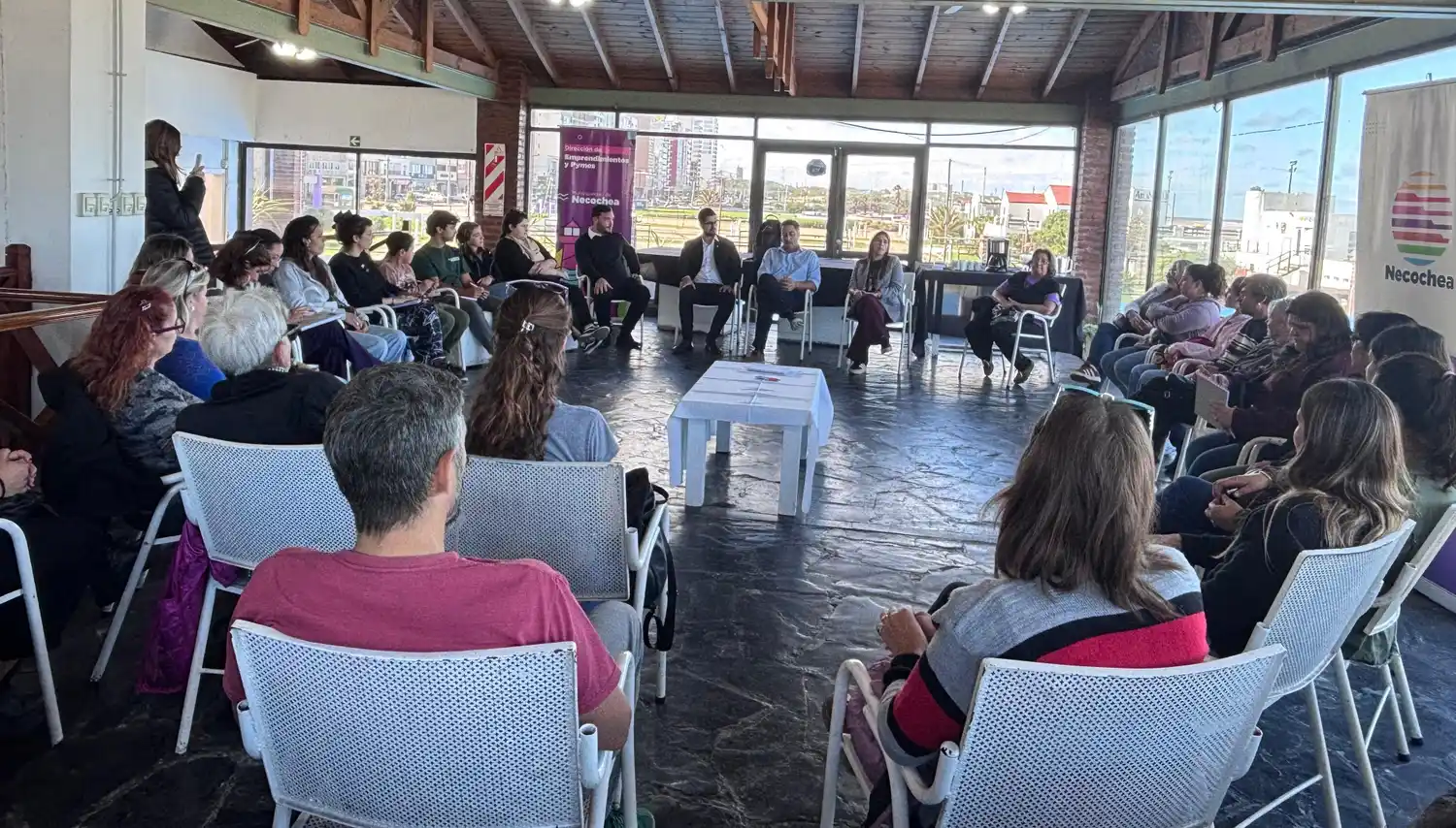 Con una destacada convocatoria, participaron alrededor de 50 emprendedores