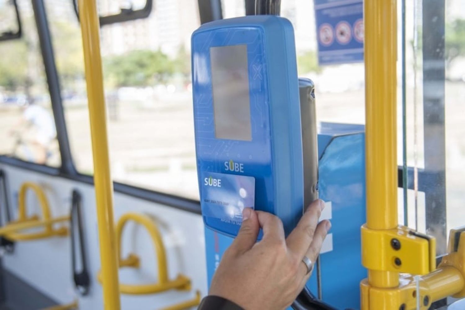 El Gobierno nacional anunció que se podrá pagar el colectivo con tarjeta de crédito, débito y QR