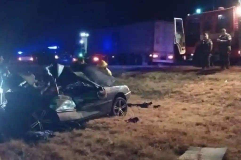Accidente fatal en ruta 34: un auto chocó con un camión y hay una persona muerta