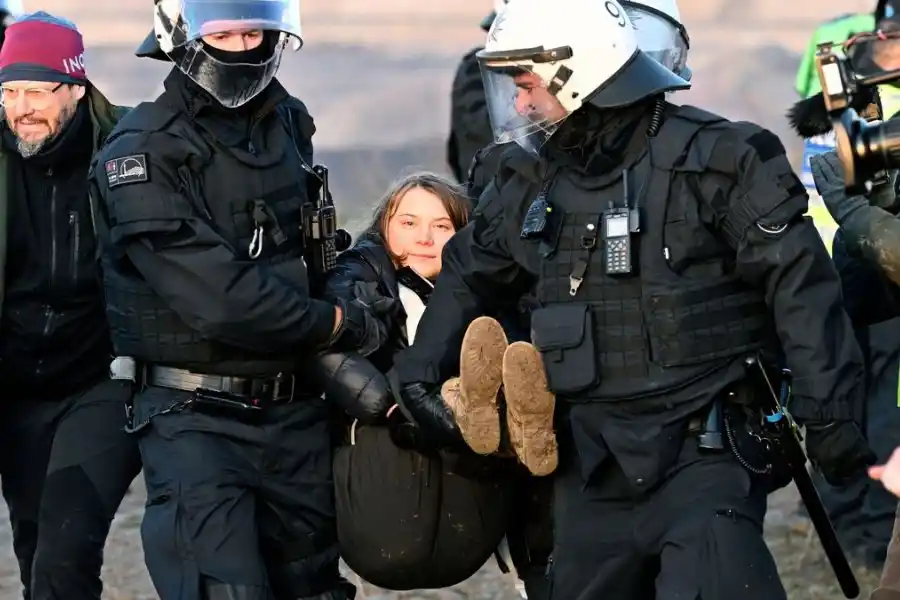 La activista Greta Thunberg acusada de desobedecer una orden policial