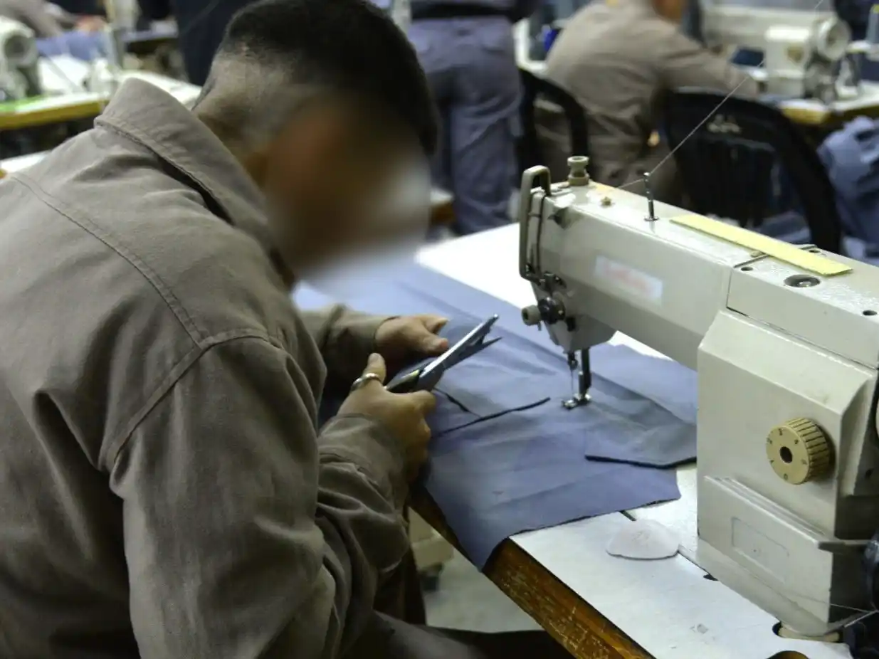 Bullrich presentó los uniformes del Servicio Penitenciario que confeccionaron los propios presos