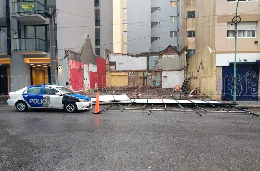 Temporal en Mar del Plata: cayó una empalizada y no hubo víctimas de milagro