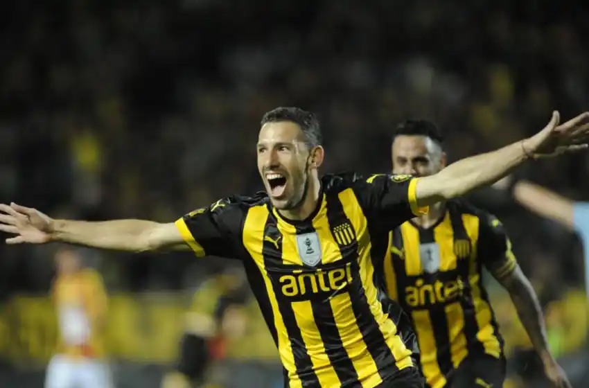 Un gol agónico de Maxi Rodriguez le dio el título a Peñarol