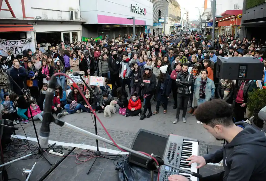 Tras quedar “en la calle” la  comunidad del Conservatorio realizó un festival artístico