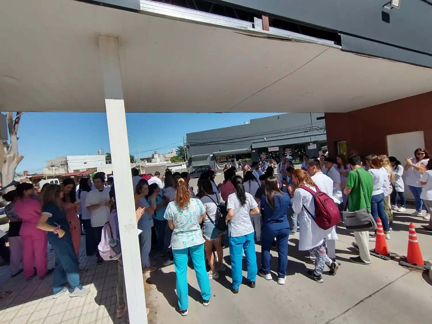 Mientras Kreplak defiende el gel íntimo, en el hospital provincial Penna no hay guardia y tampoco hay pediatría 