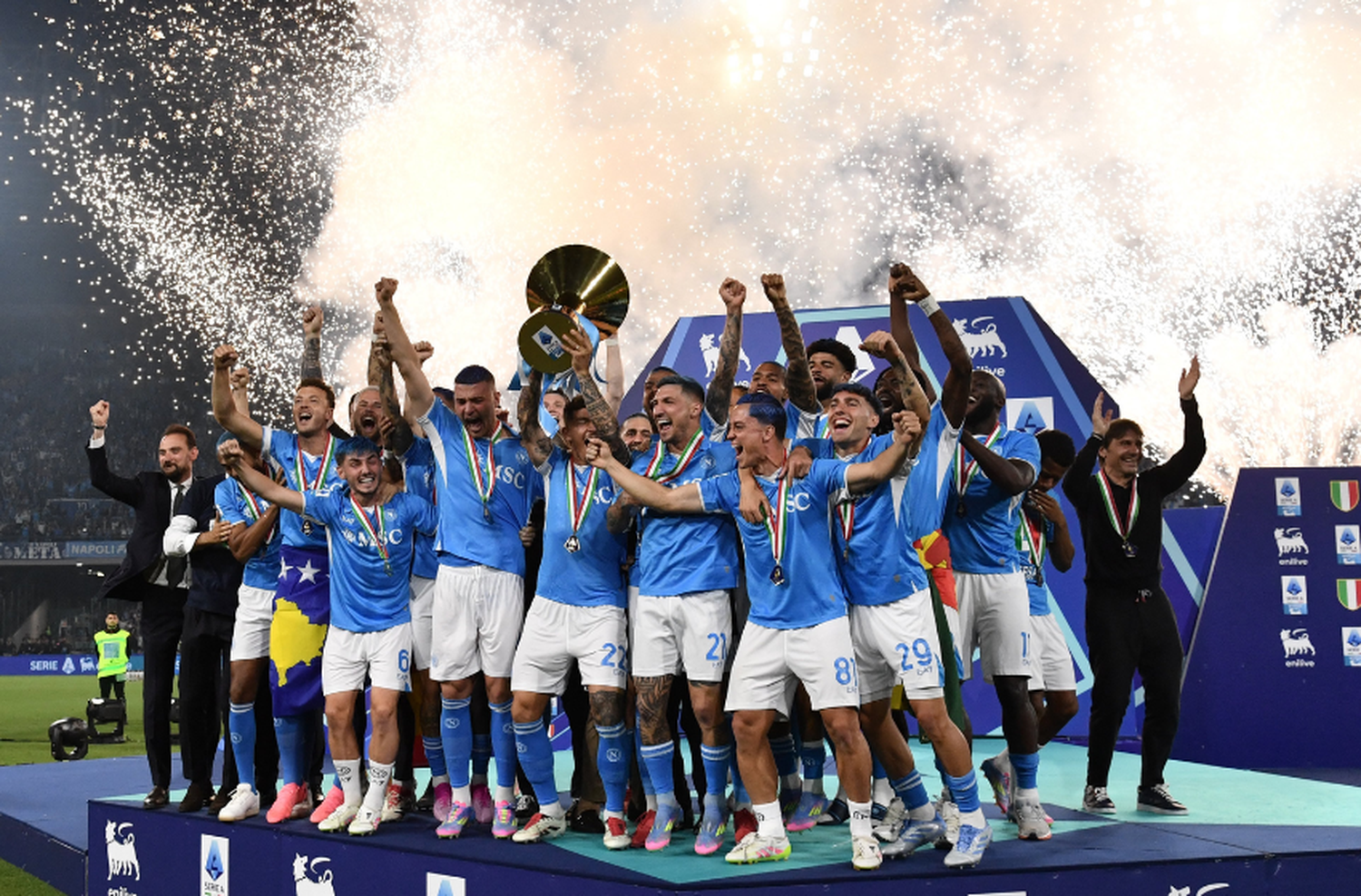 Napoli se consagró campeón de Italia con Maradona como bandera