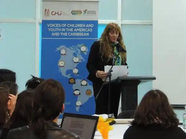Línea gratuita de protección de los derechos del niño resolvió más de 2 mil llamados en 2013 en la Provincia