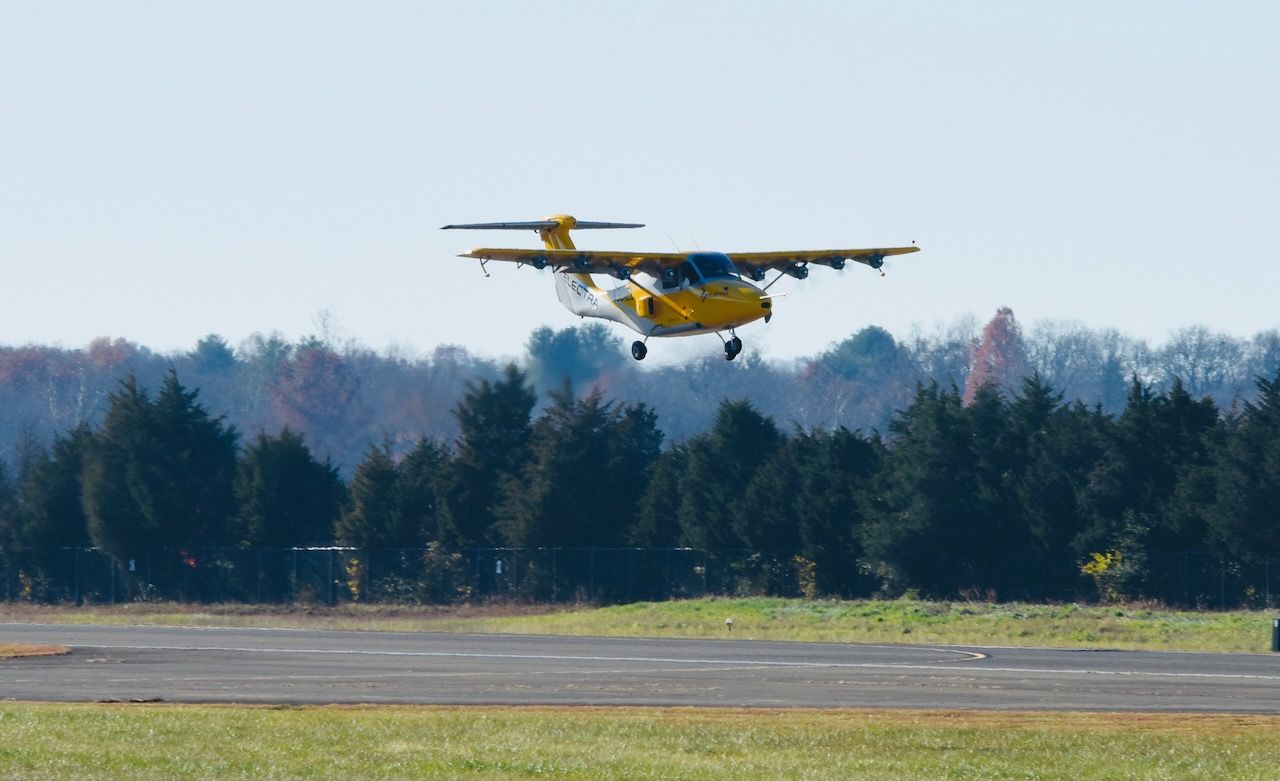 Aterrizajes y despegues ultracortos sostenibles: voló el primer avión eSTOL del mundo