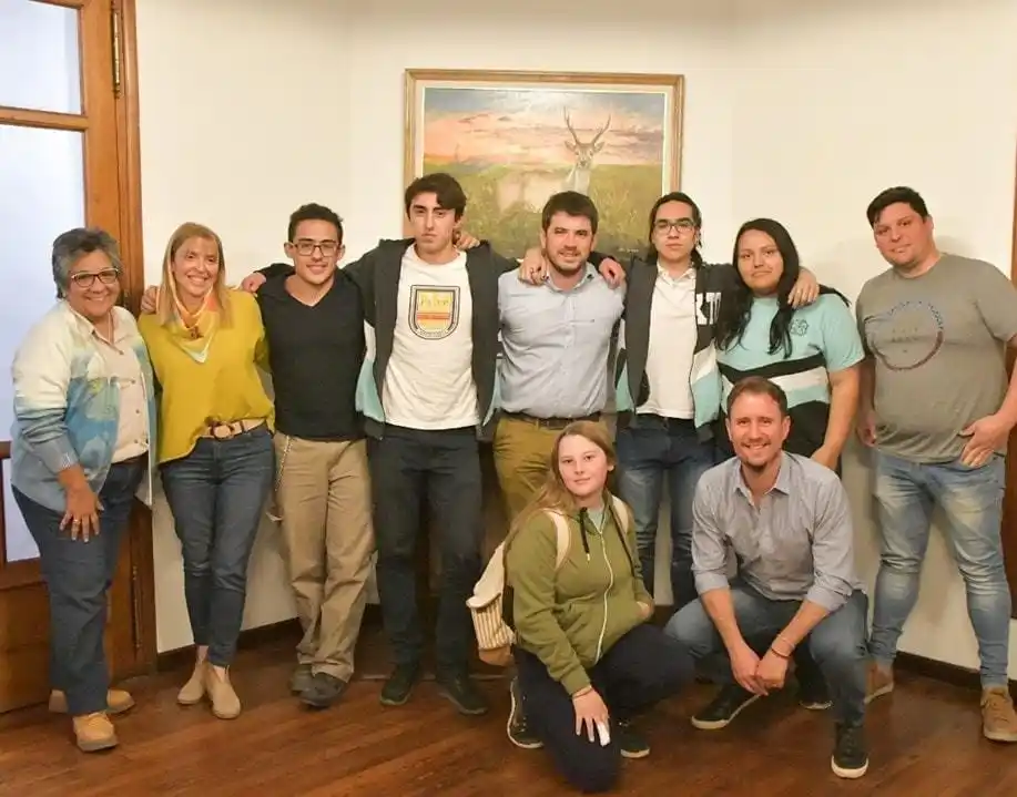 Venado Tuerto: Chiarella recibió a estudiantes que proyectan lanzar una sonda meteorológica 