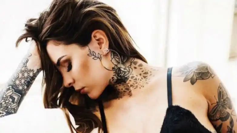 Candelaria Tinelli se hizo un piercing en una lola