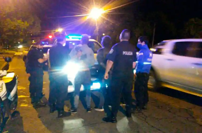 Tres hombres fueron detenidos tras robarle a un policía en Camet