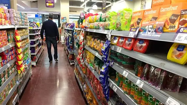 Bajaron por cuarto mes seguido las ventas en supermercados y shoppings
