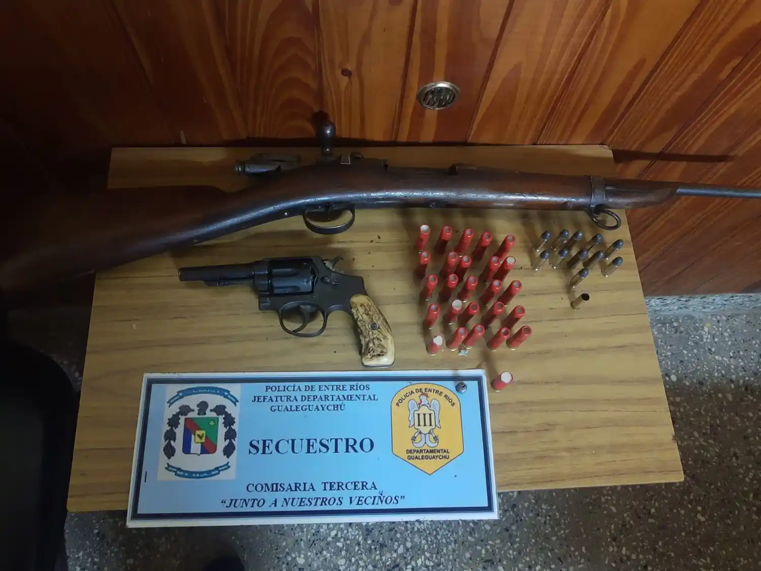 Secuestraron dos armas de fuego con las que habrían amenazado a una adolescente de 15 años de Gualeguaychú