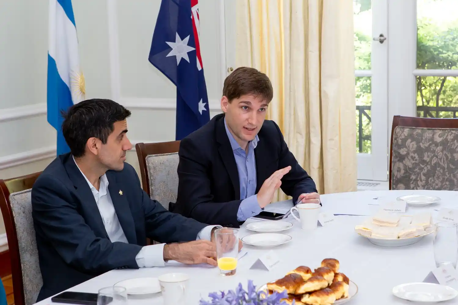 Disertación sobre "Desafíos para la política exterior Argentina en el nuevo contexto regional y mundial"