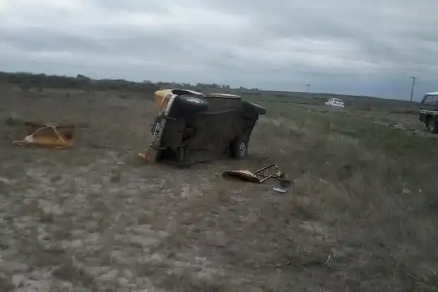 Sin carnet y sin seguro, volcó en la Ruta 20