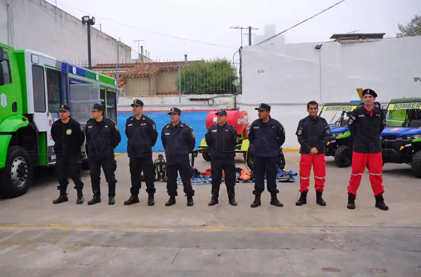 Bomberos presentaron nuevos vehículos entregados por la Provincia