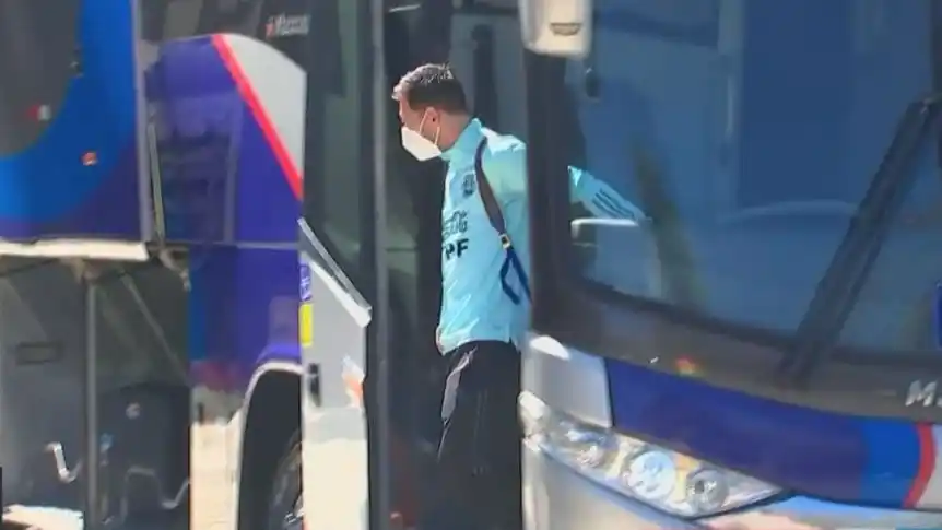 Argentina ya está en Brasil: cómo esta Messi después de la patada que recibió
