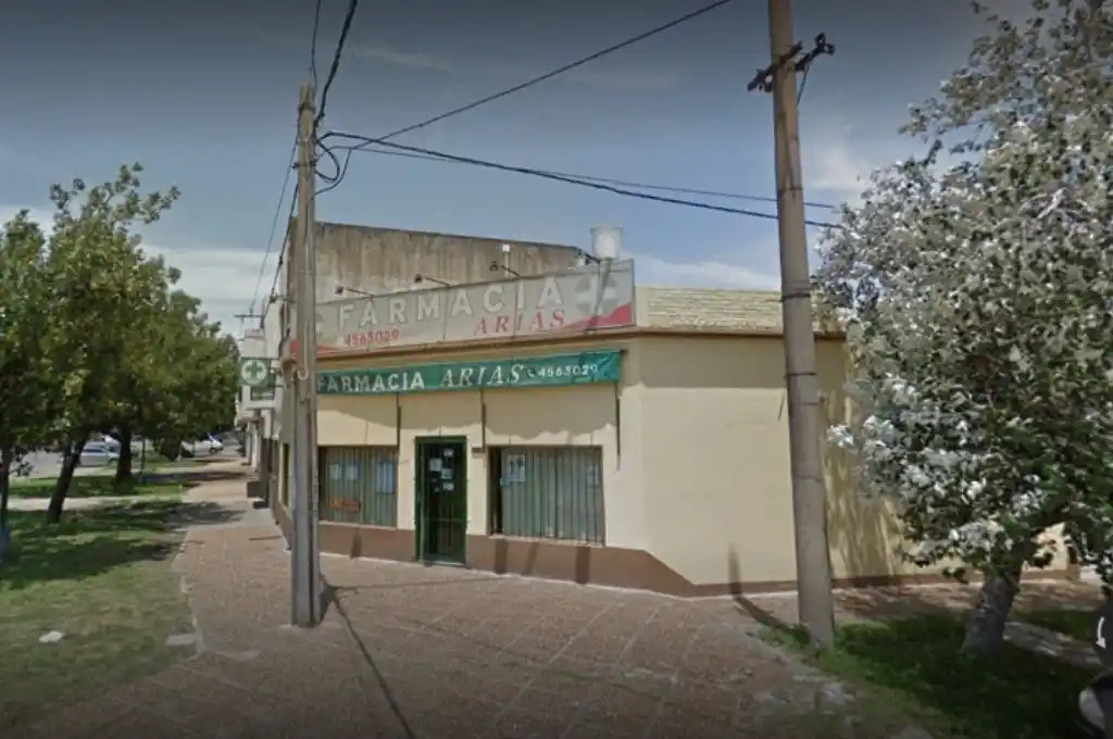 Delincuente maniató a los empleados y asaltó una farmacia en Santa Fe