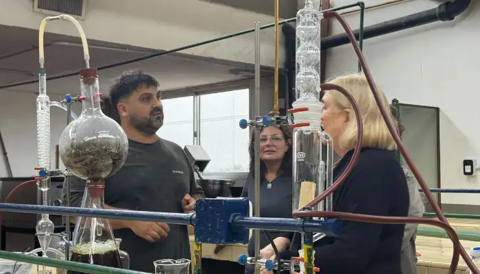Hubo demostraciones en el laboratorio de química.