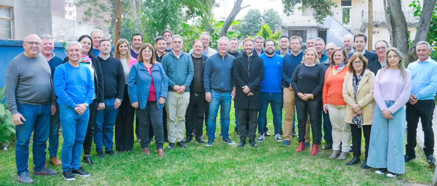 El gobierno e Intendentes de Juntos abordaron la reforma política y la gestión