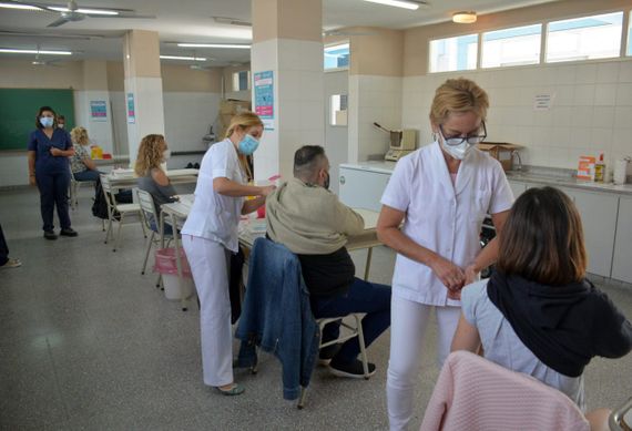 Kreplak consideró que obligatoriedad de la vacuna anti Covid debe discutirse en el Congreso