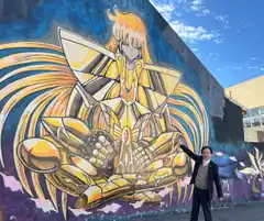 El embajador de Japón estuvo en Tandil y se fotografió con los murales de animé