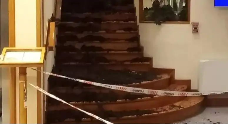 El barro ingresó en el complejo desde un piso superior.