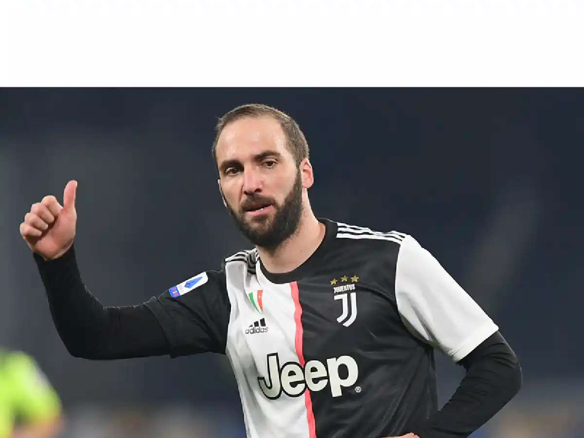 Higuaín tiene que definir su futuro