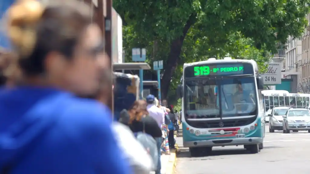 Bahía Blanca: La UTA hace paro pidiendo aumento de boleto y la CTA criticó al gremio