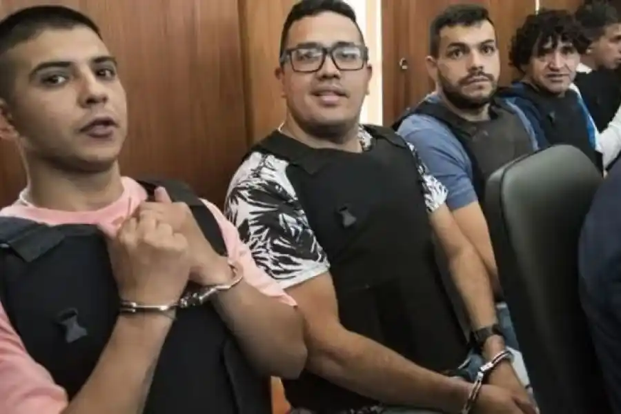 Noviazgo develado: cayó una policía santafesina que tenía una relación con un miembro de "Los Monos"