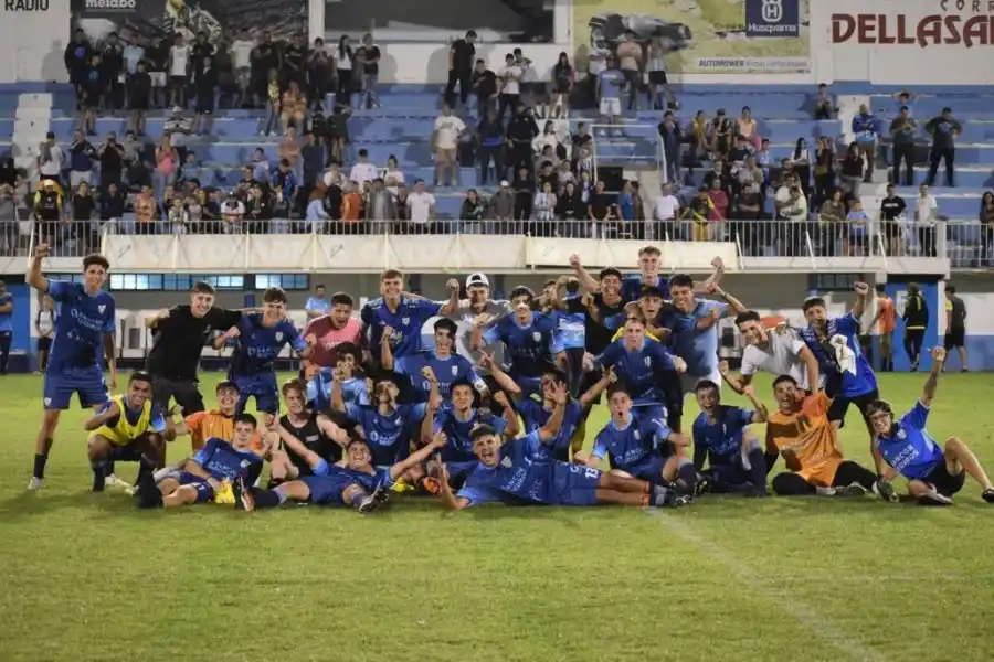 Alegría y clima de festejos en la foto grupal. Créditos: Prensa AR