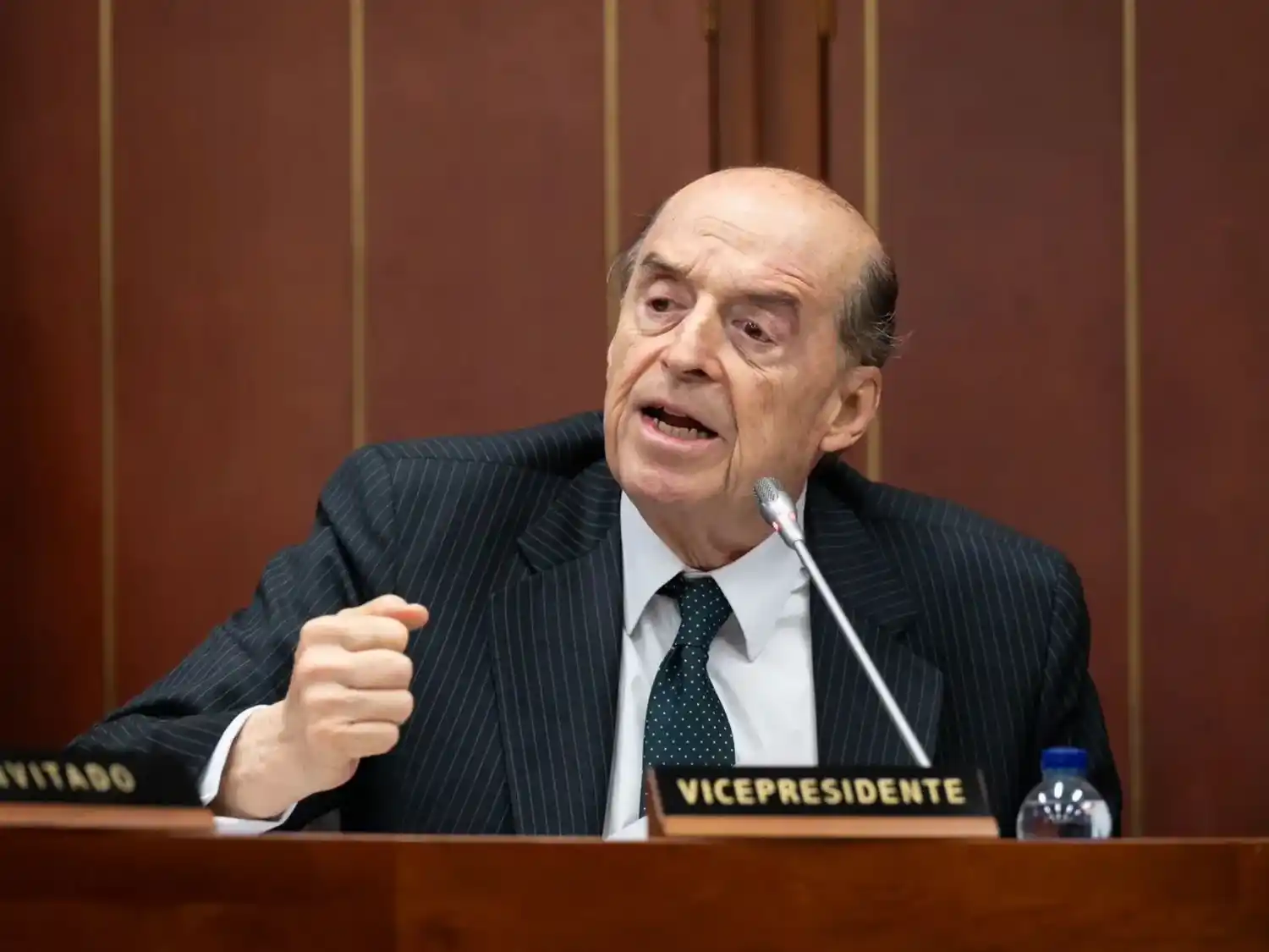 Llaman a juicio a excanciller colombiano Álvaro Leyva por caso pasaportes