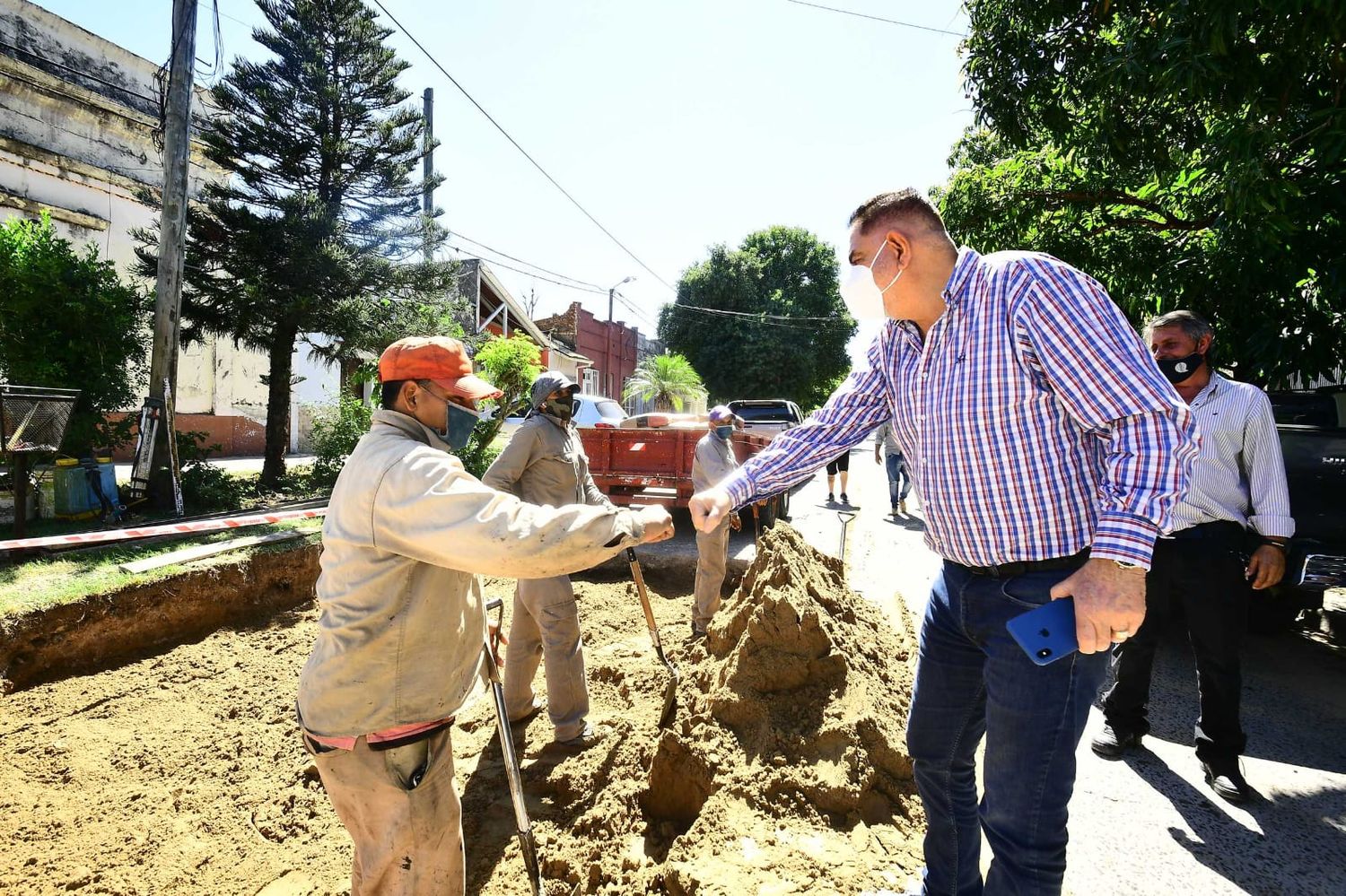 El intendente capitalino saludó a las trabajadoras y trabajadores en su día, revalorizando el compromiso, esfuerzo y dedicación.