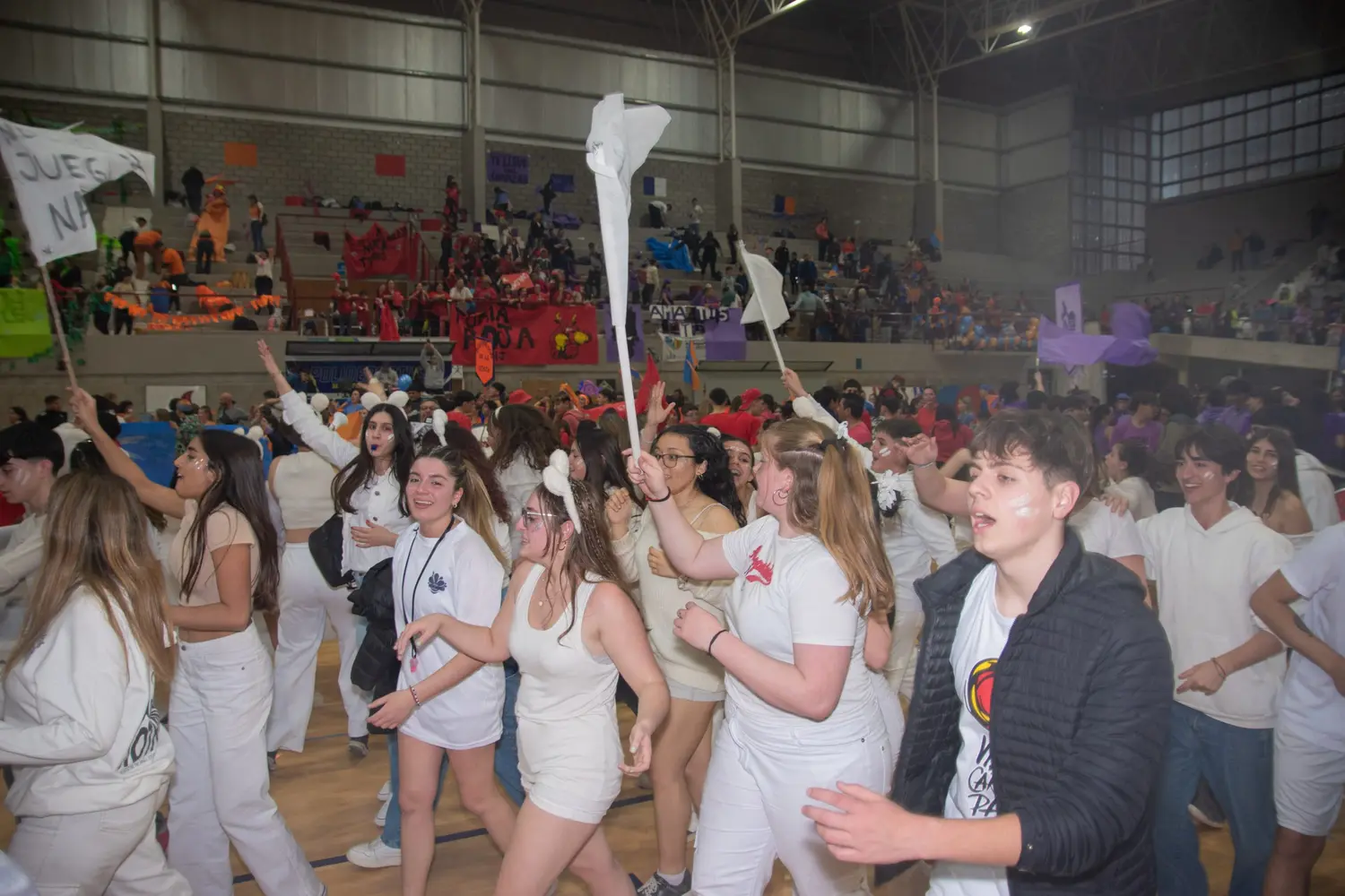 El equipo Blanco ganó la Fiesta del Color, que se instala en el Polideportivo