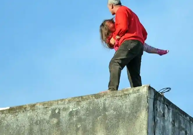 Amenazó con tirar al vacío a su hija y podría ir a la cárcel seis años 