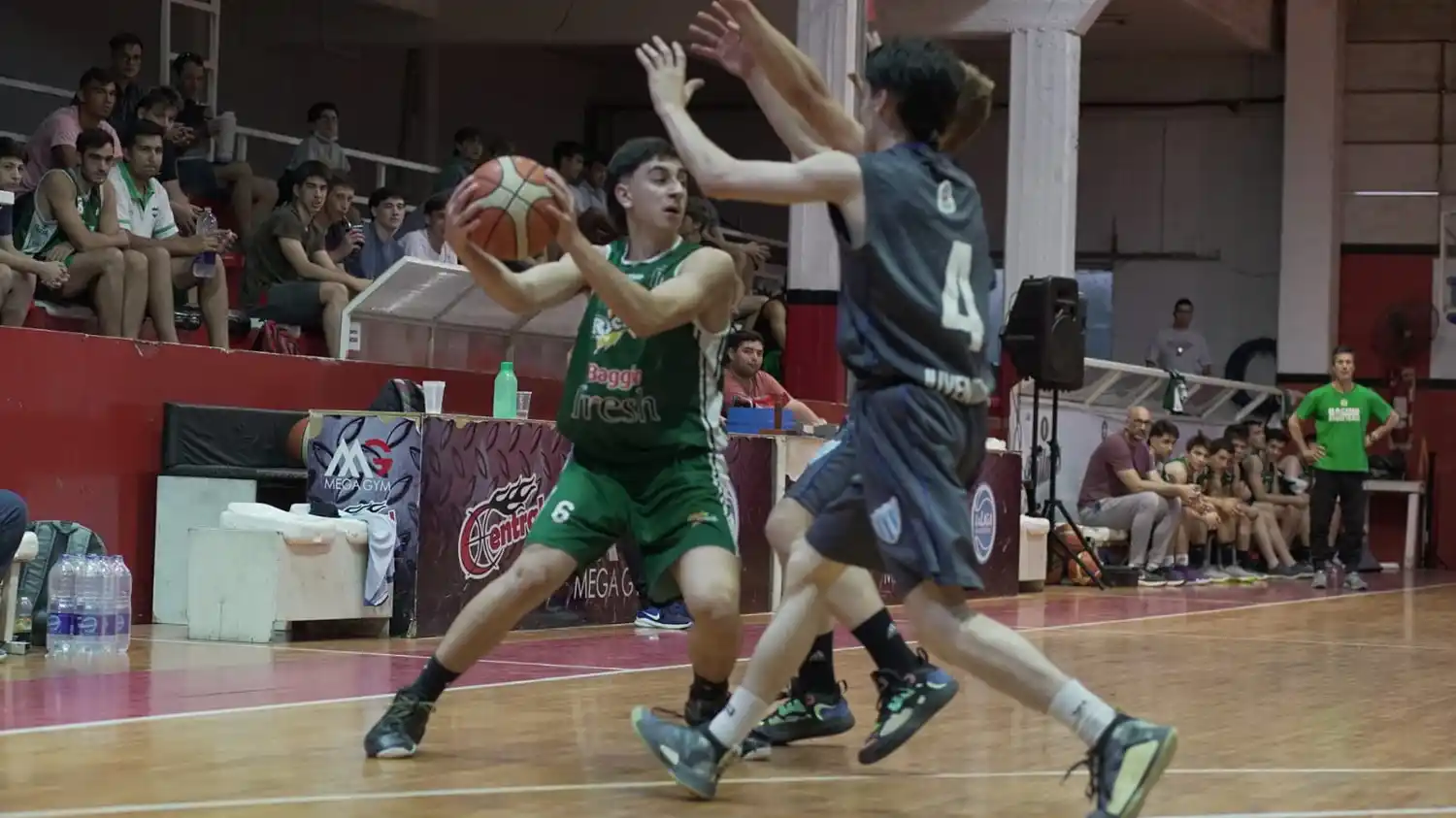 Arrancó el Asociativo: ajustada victoria de Racing sobre Juventud Unida