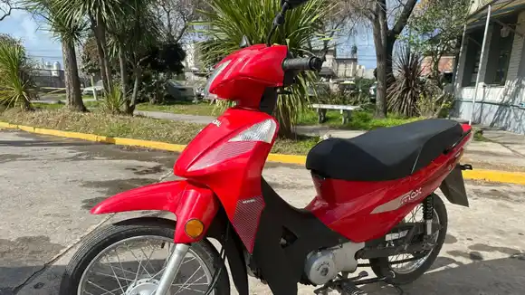 Secuestran una moto en control preventivo y el conductor intenta escapar