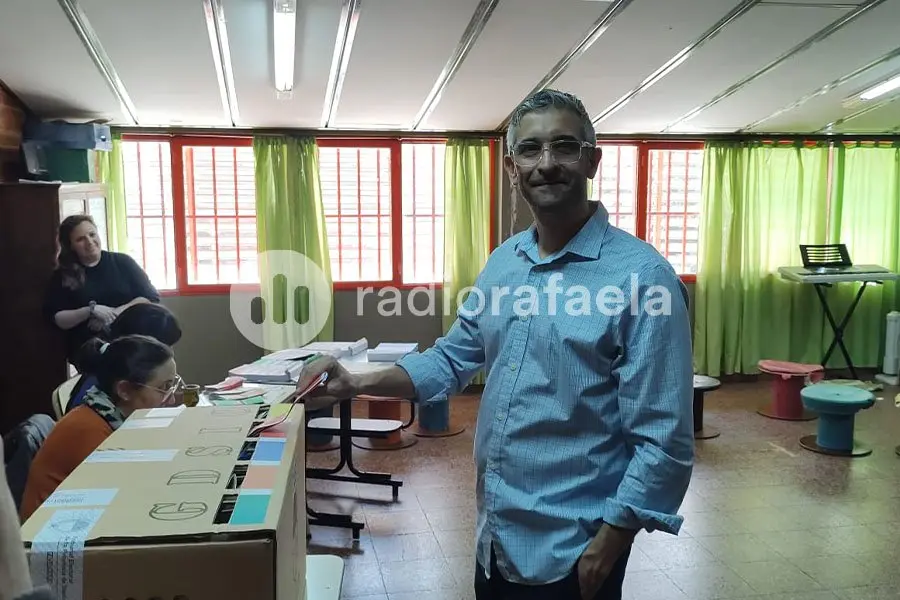 Emitió su voto el candidato a Intendente  Raúl "Lalo" Bonino 