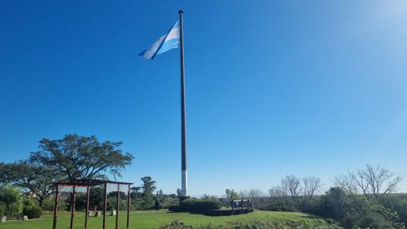 Acto protocolar, peña y homenaje al Indio Peralta en el Día de la Bandera