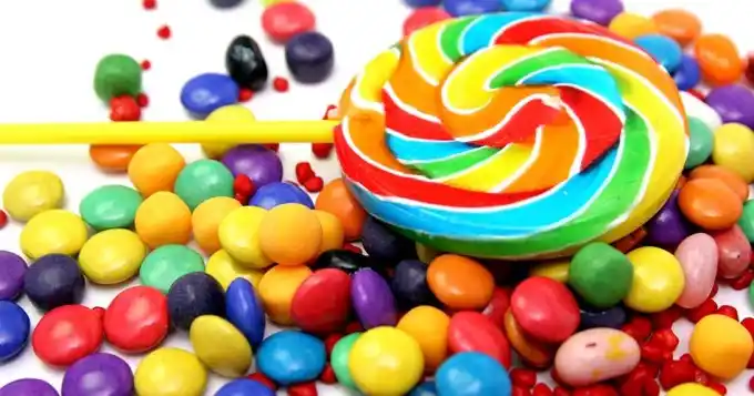 Un hombre envenenó a 60 nenes con golosinas y casi los mata