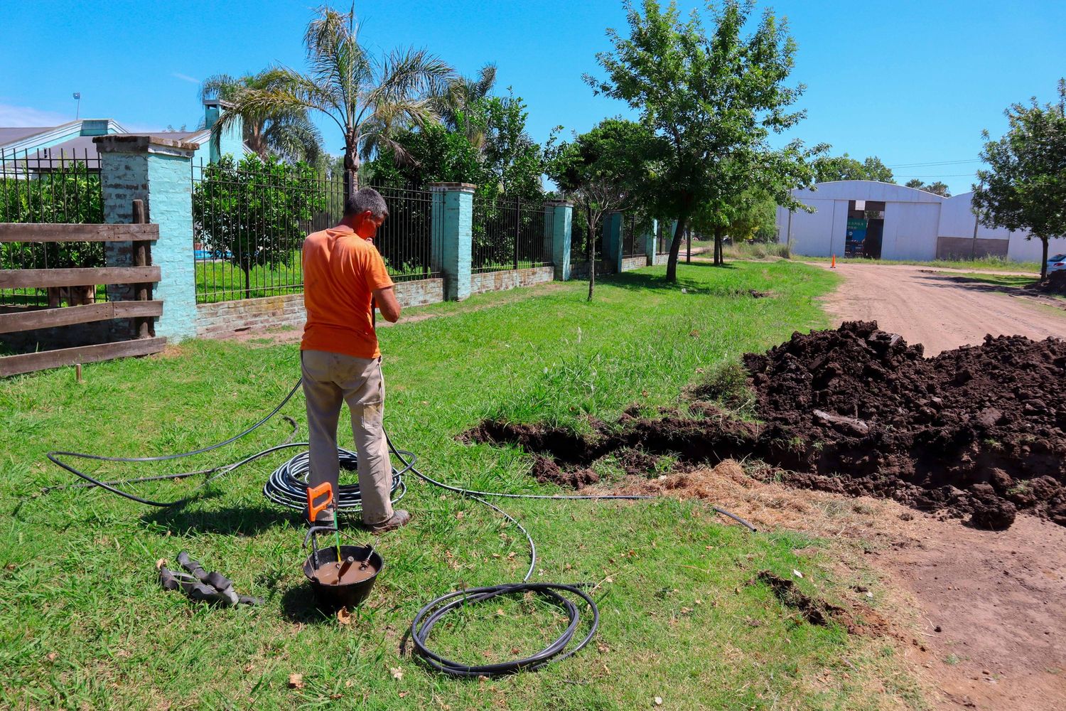 Avanza la conexión de red de agua en el barrio Ahoniken