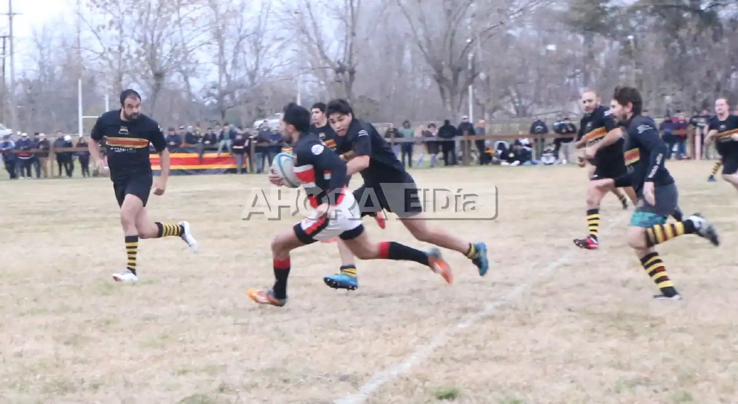 Central fue superior, le ganó el clásico a Carpinchos y sigue arriba en el Provincial