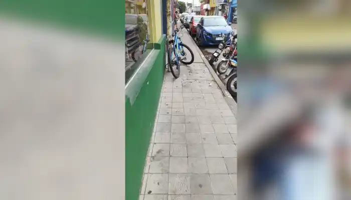 No se puede pasar por la vereda