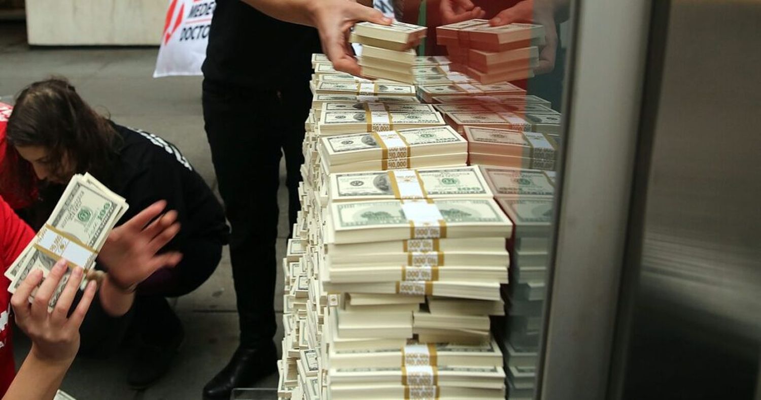 La BRECHA sigue muy ancha: el DÓLAR OFICIAL cierra noviembre con aumento de 11,47%