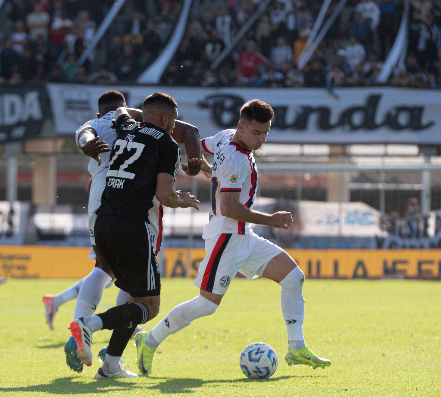 San Lorenzo no desniveló y repartió puntos con Riestra