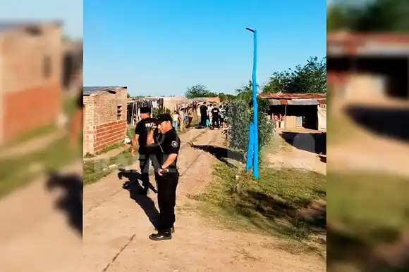 Esperanza: dos heridos de bala, tres detenidos y una casa completamente incendiada