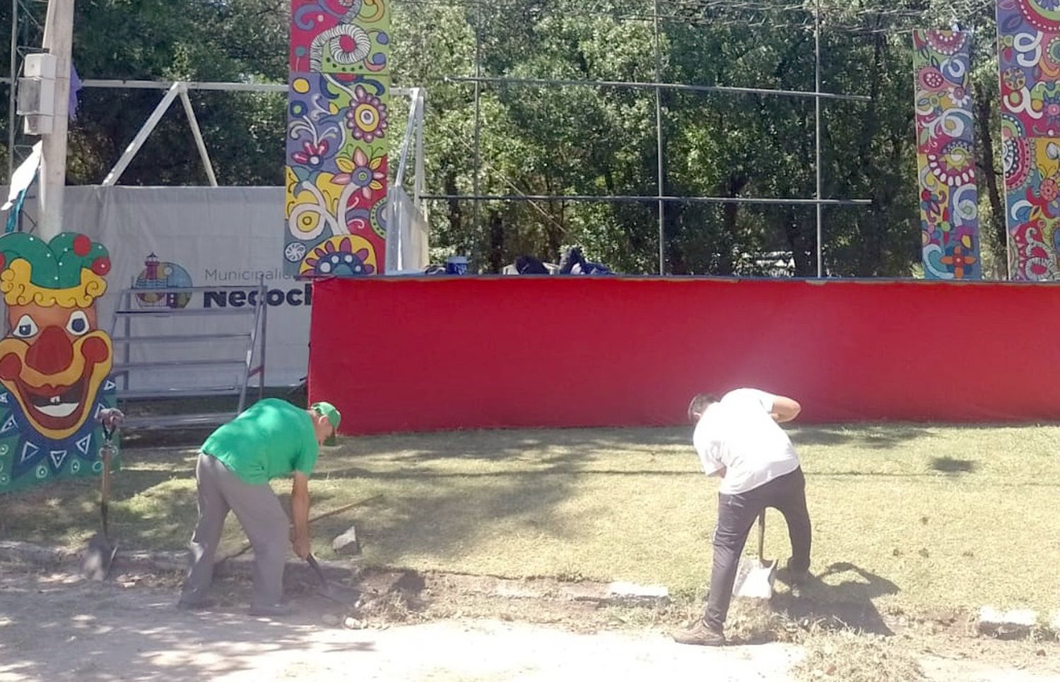 Festival. Últimos preparativos para que se inicie la fiesta en el Parque